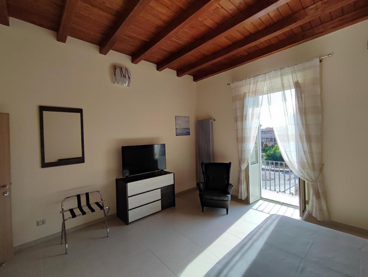 In Centro Rooms And Apartments Isola di Liri Luaran gambar