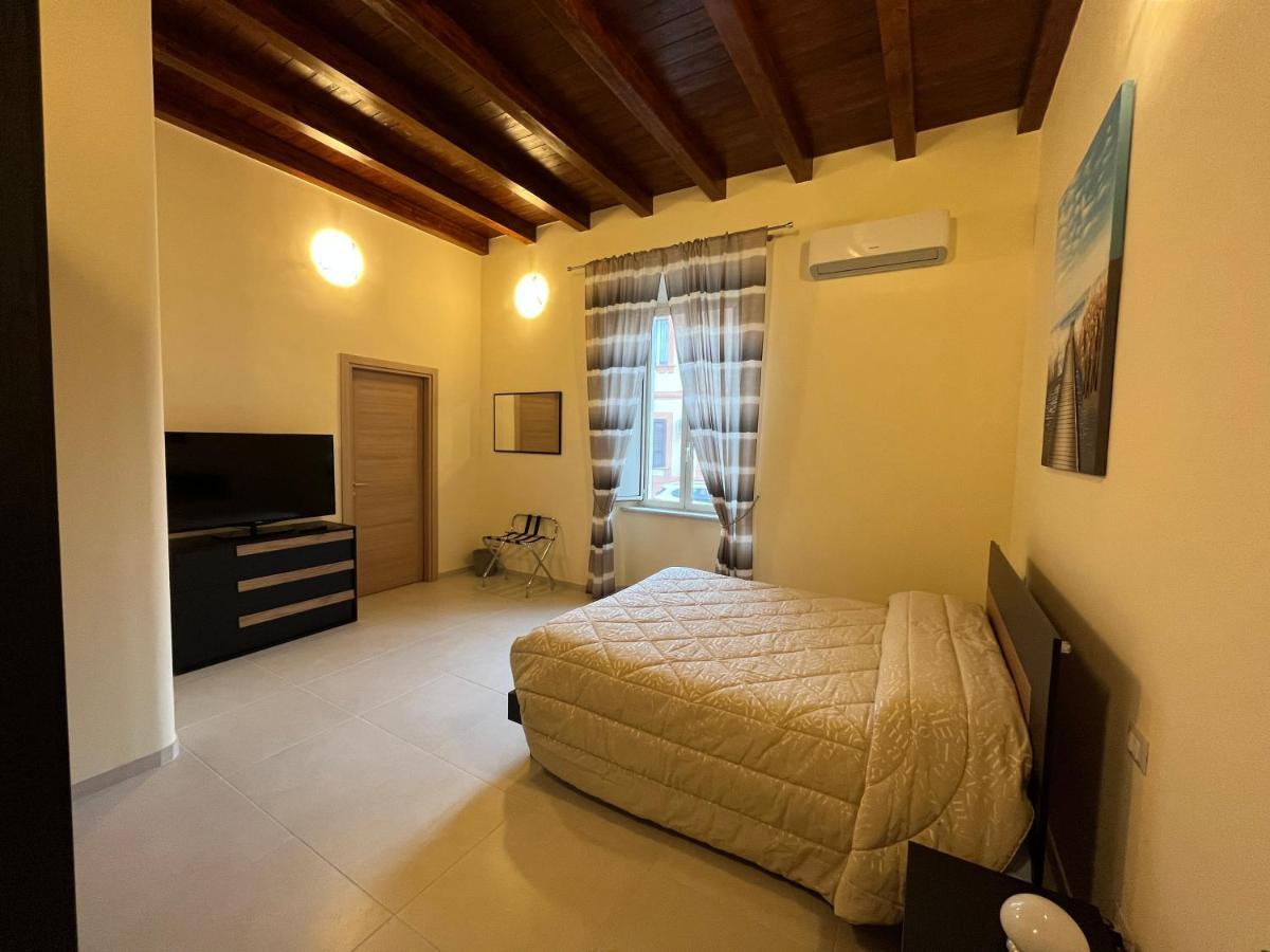 In Centro Rooms And Apartments Isola di Liri Luaran gambar