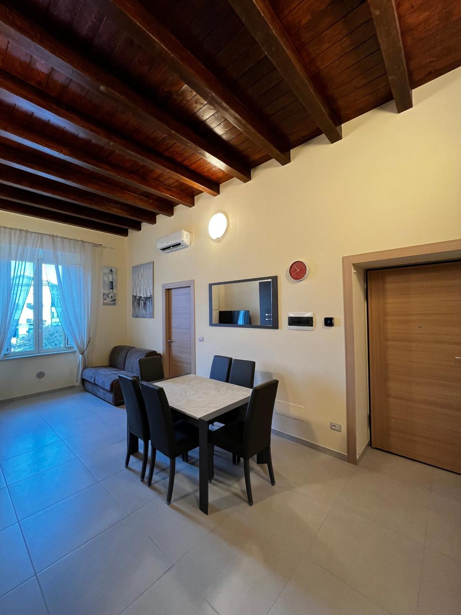 In Centro Rooms And Apartments Isola di Liri Luaran gambar