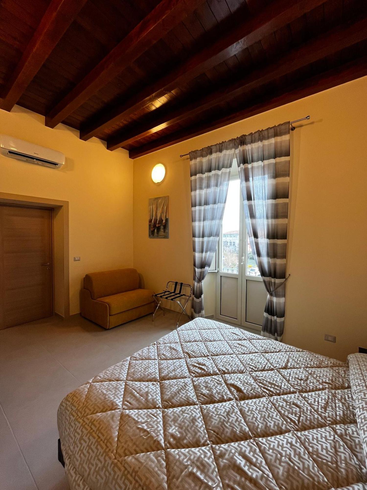 In Centro Rooms And Apartments Isola di Liri Luaran gambar