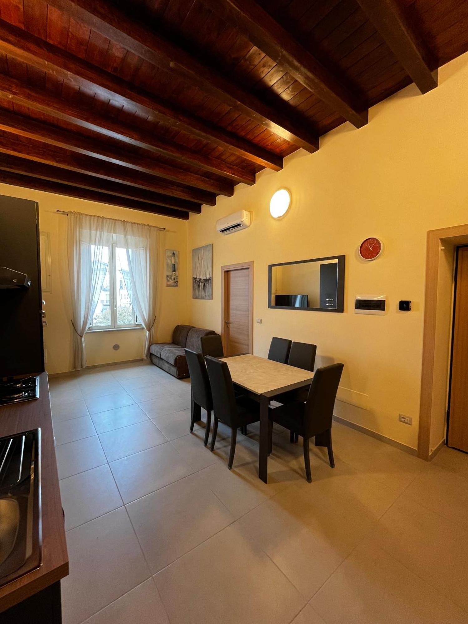 In Centro Rooms And Apartments Isola di Liri Luaran gambar